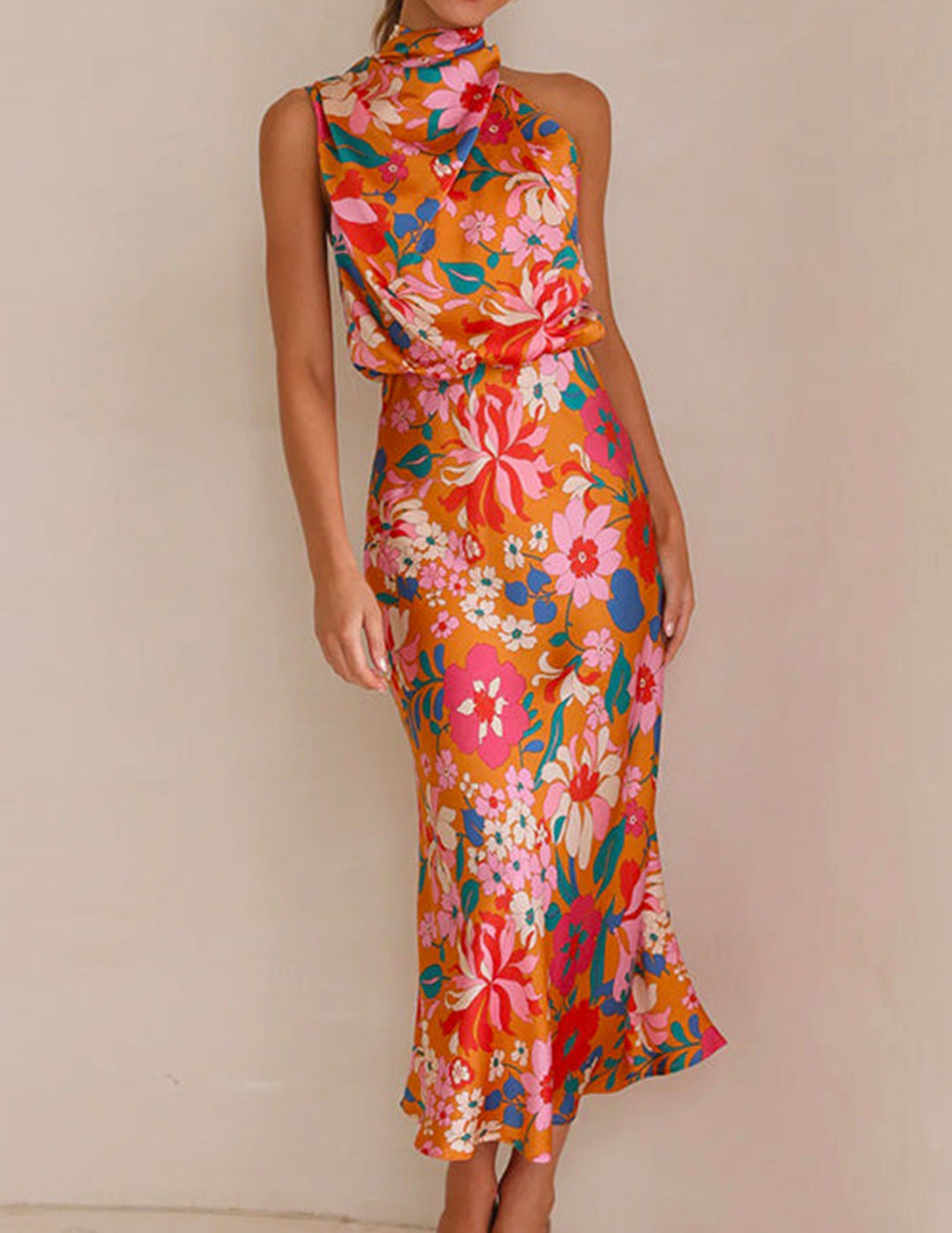 Vestido maxi floral com decote halter e cintura elástica