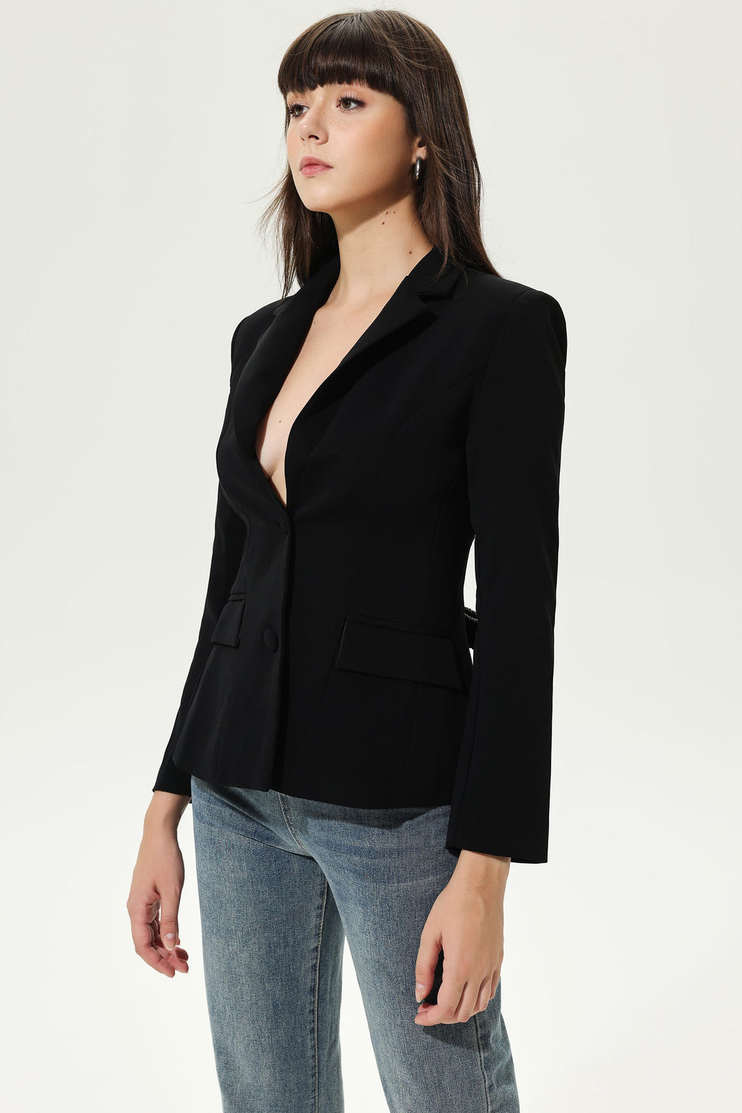 Blazer preto com recorte nas costas