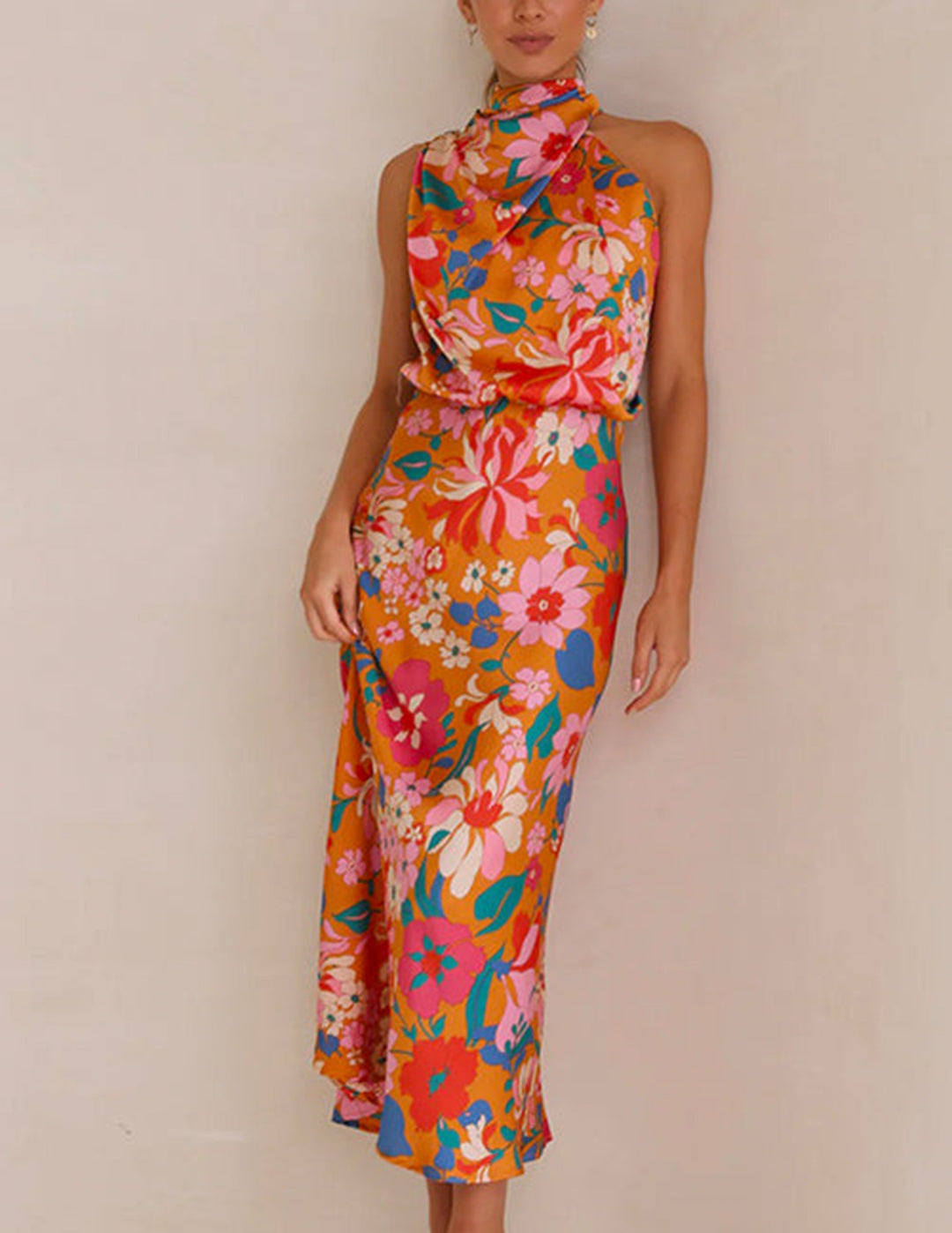 Vestido maxi floral com decote halter e cintura elástica