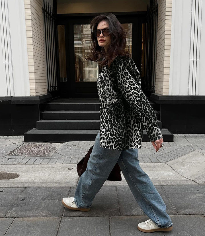 Jaqueta estilo rua com estampa de leopardo e bolsos grandes