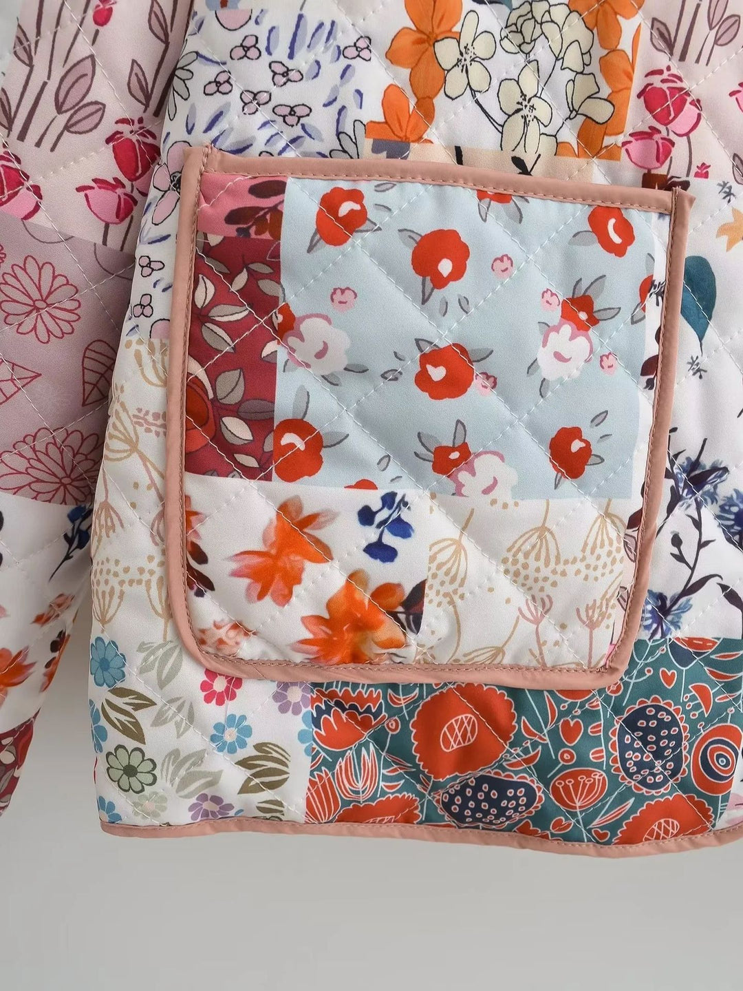 Jaqueta estampada com padrão patchwork