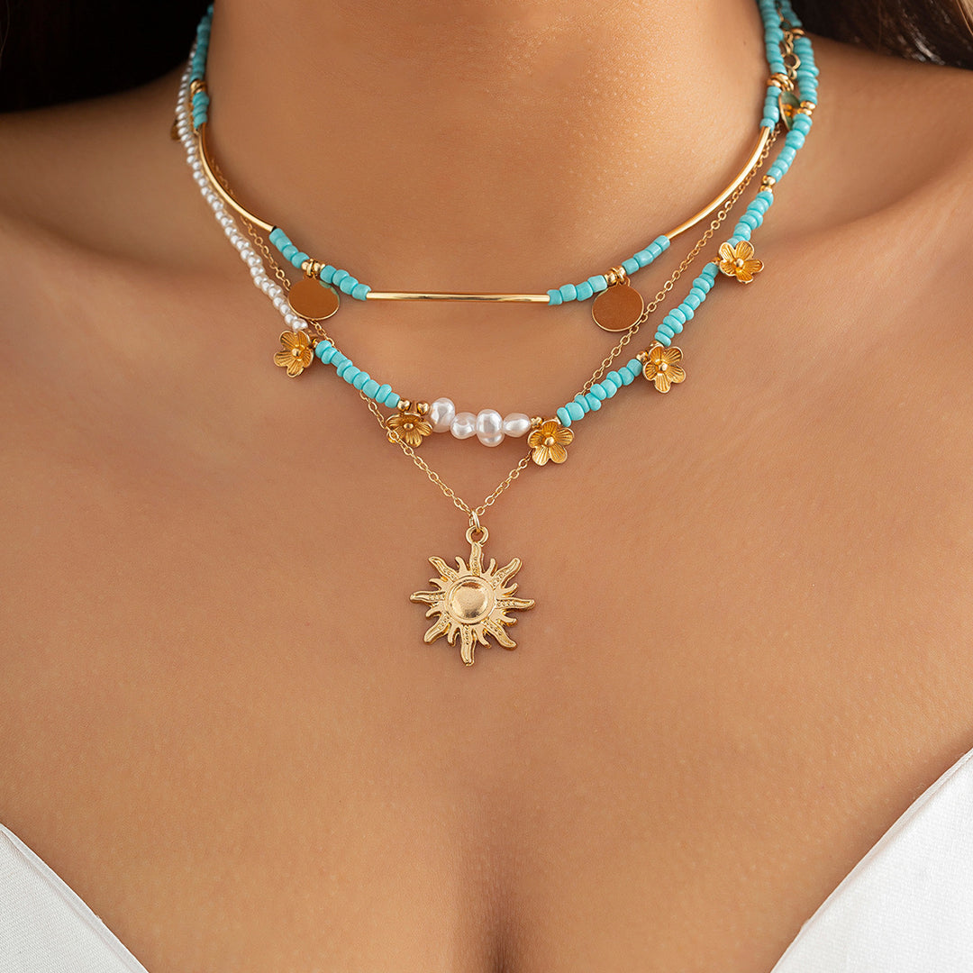 Collana con perline sintetiche sole e fiori