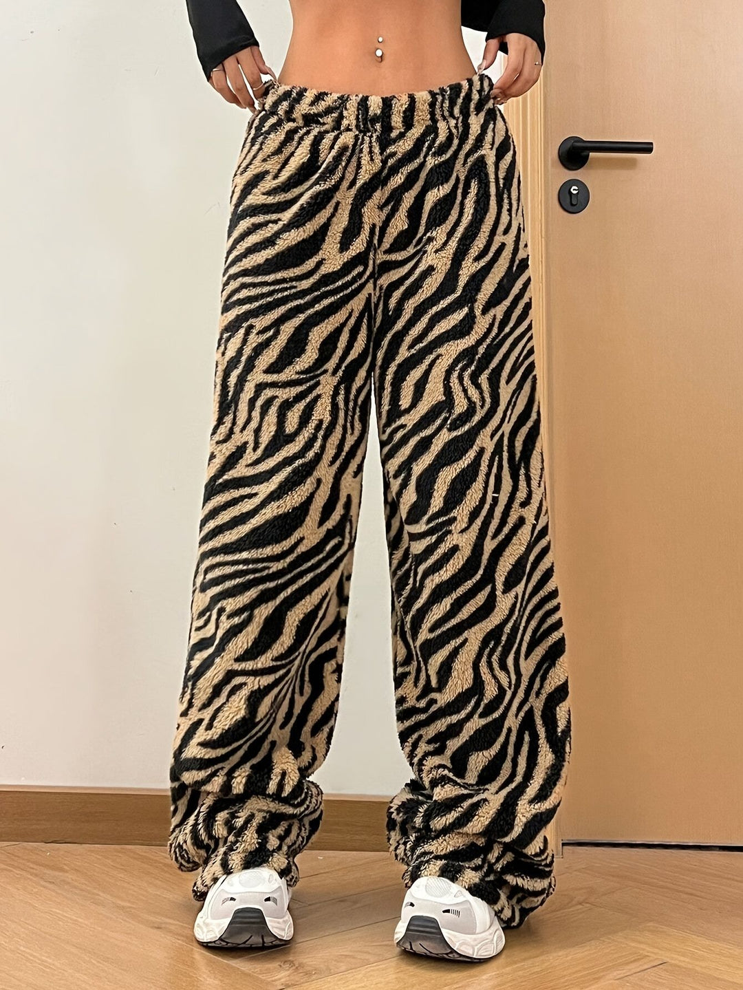 Pantalones anchos de felpa con estampado de leopardo