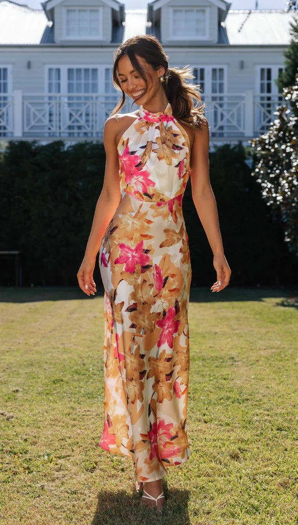 Robe longue fluide à imprimé floral et dos nu pour les vacances