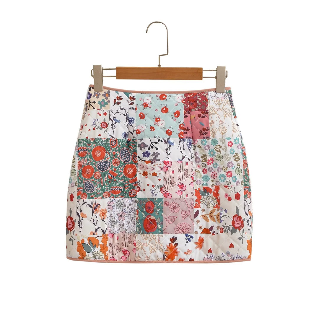 Falda acolchada con cremallera frontal y estampado de flores de patchwork