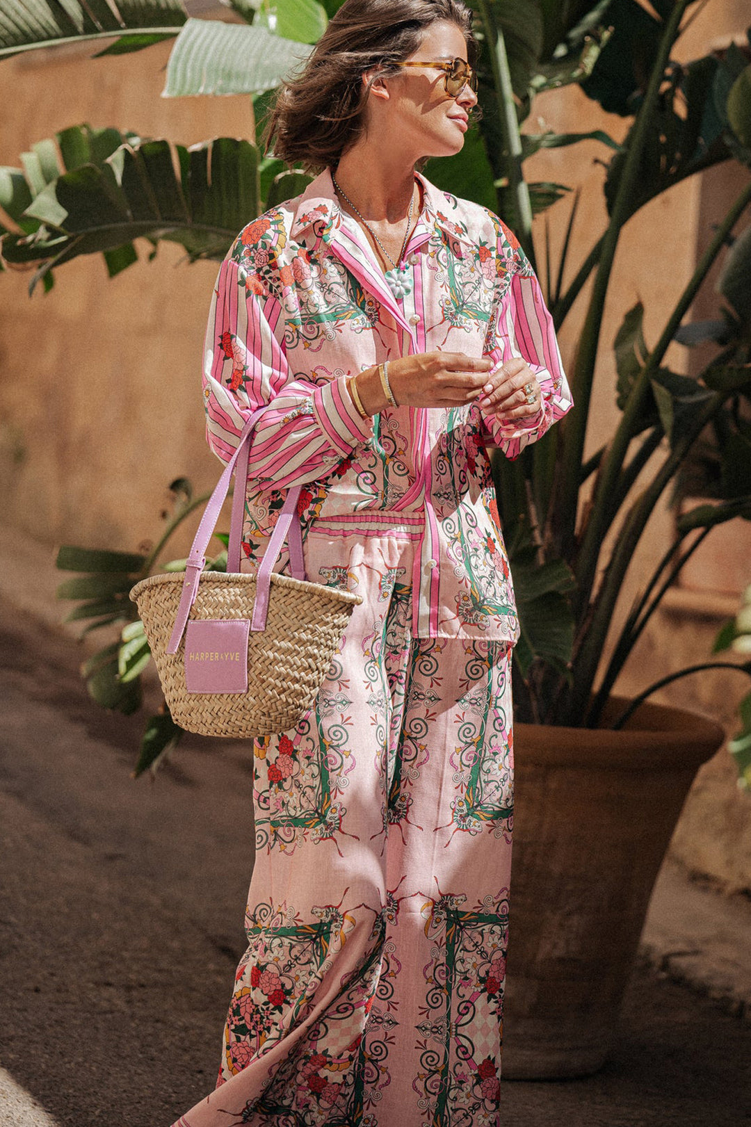 Set da vacanza per il tempo libero con camicia e pantaloni stampati larghi