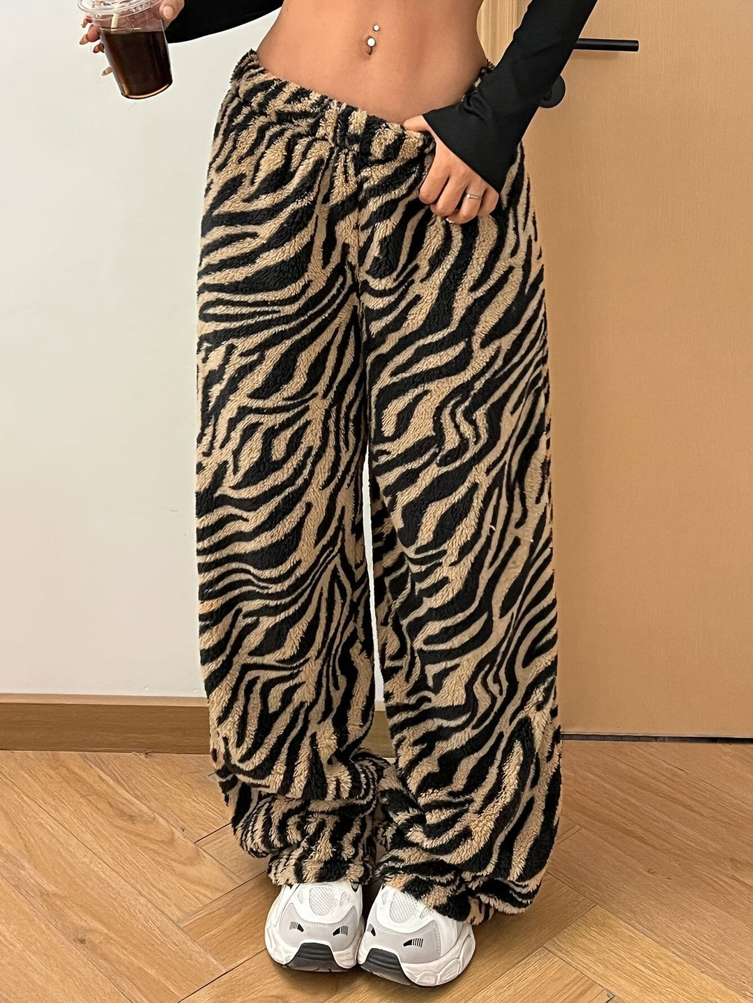 Pantalones anchos de felpa con estampado de leopardo