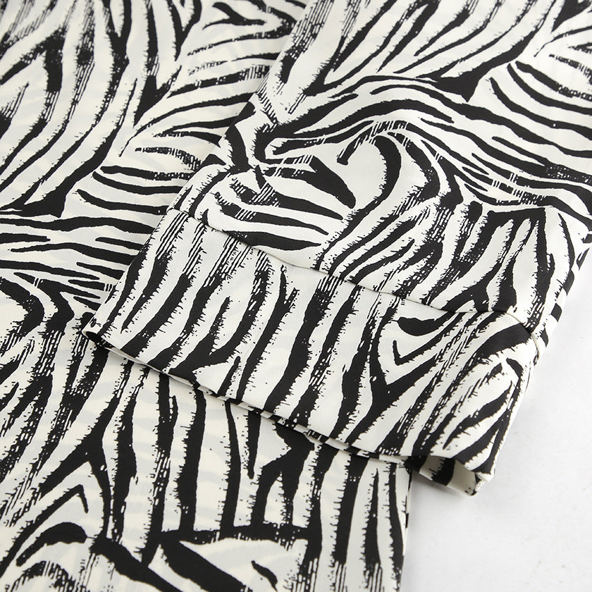 Zweiteiliges Set aus Hemd und Hose mit Zebra-Print