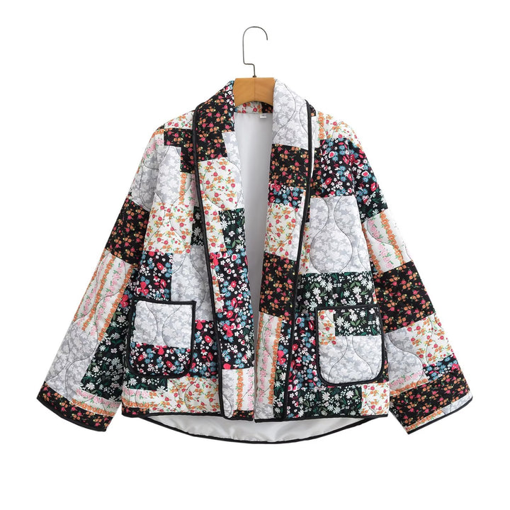 Jaqueta com bolso de lapela e estampa floral patchwork