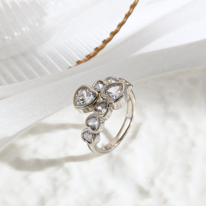 Anello con diamante a forma di cuore