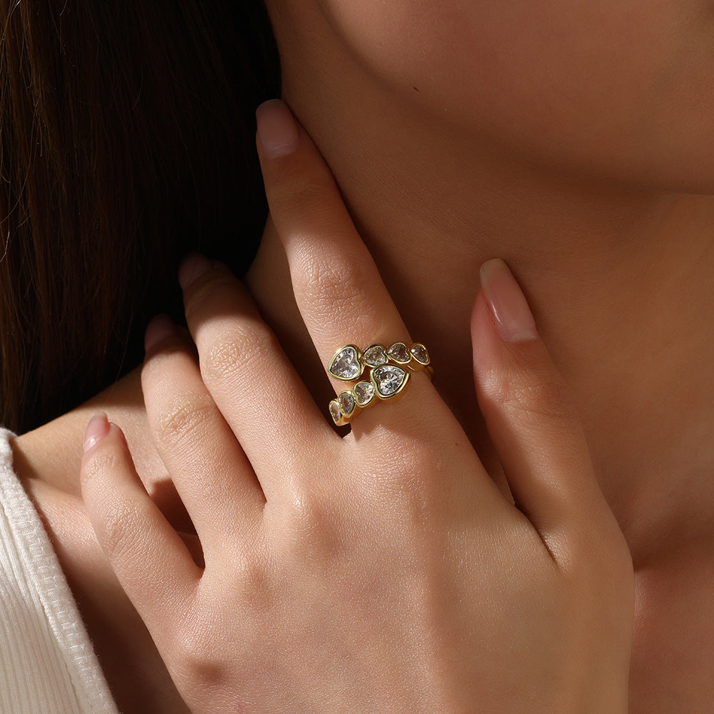 Anillo de diamantes en forma de corazón