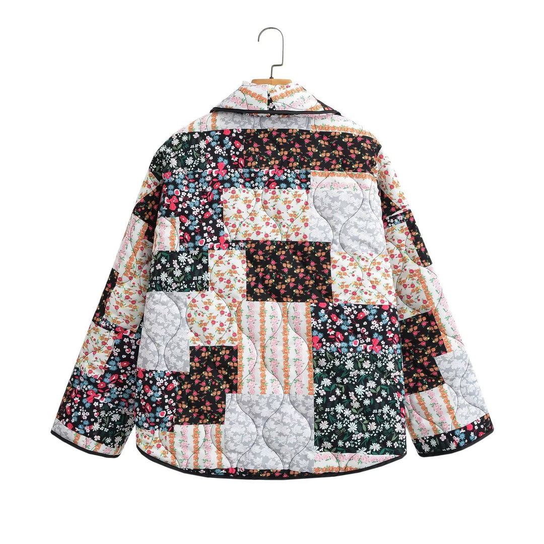 Jaqueta com bolso de lapela e estampa floral patchwork