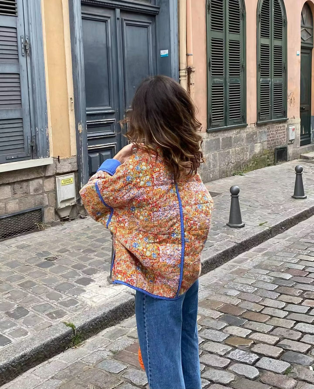 Jaqueta pequena com estampa floral e bolso de algodão com ombro caído - Laranja