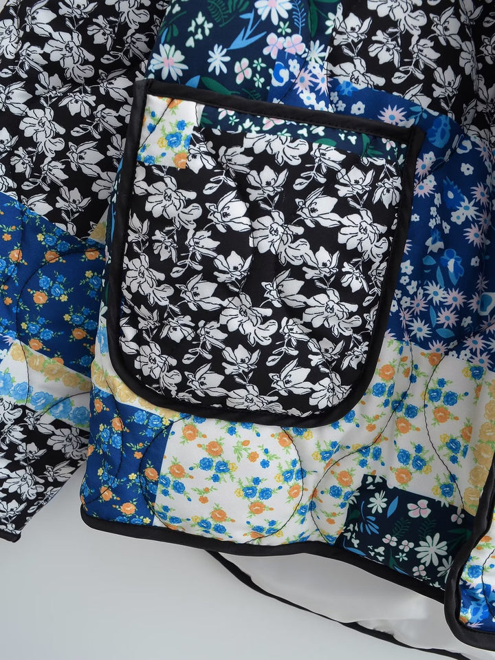 Jaqueta com bolso de lapela e estampa floral patchwork