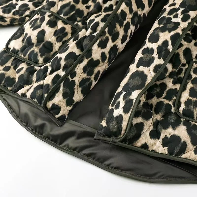 Quiltad jacka med leopardtryck