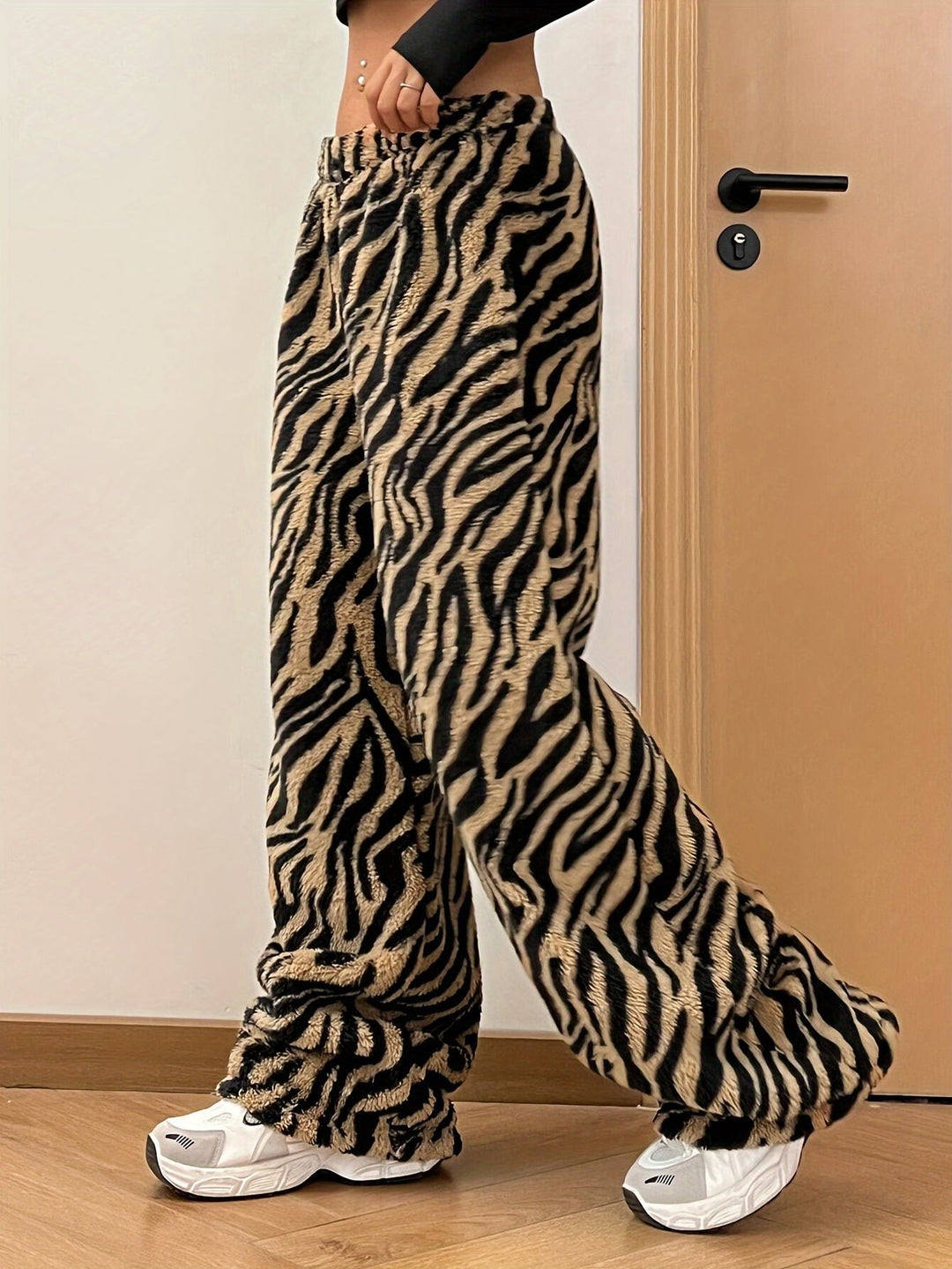 Pantalones anchos de felpa con estampado de leopardo