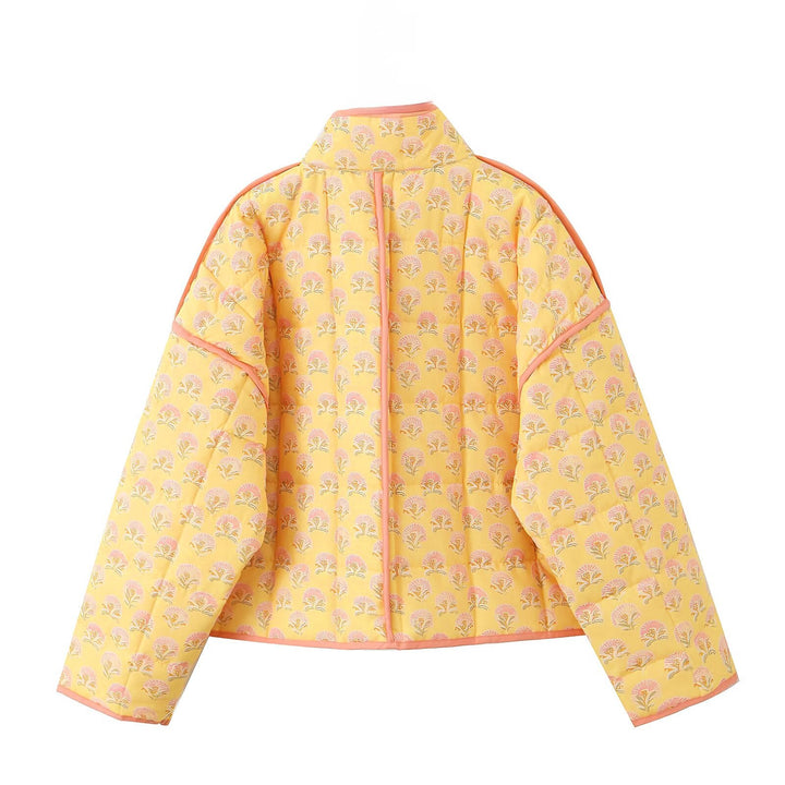 Chaqueta de patchwork con cuello alto y estampado floral