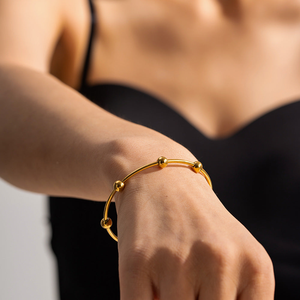 Bracciale con perline elegante e minimalista