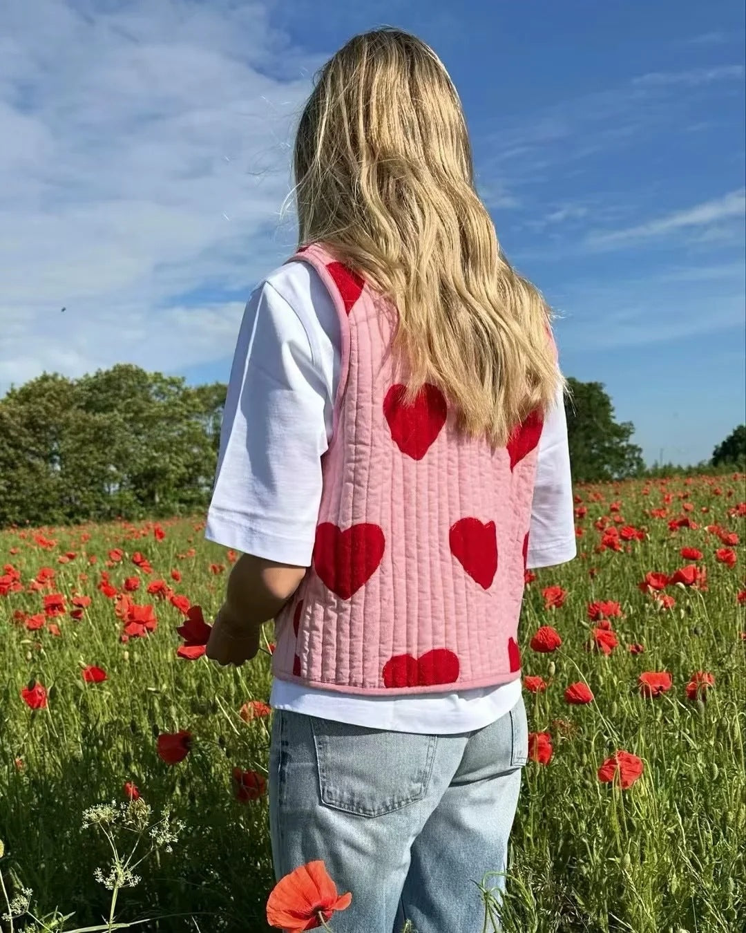 Colete com estampa de coração, sem mangas, laço rosa, decote em V