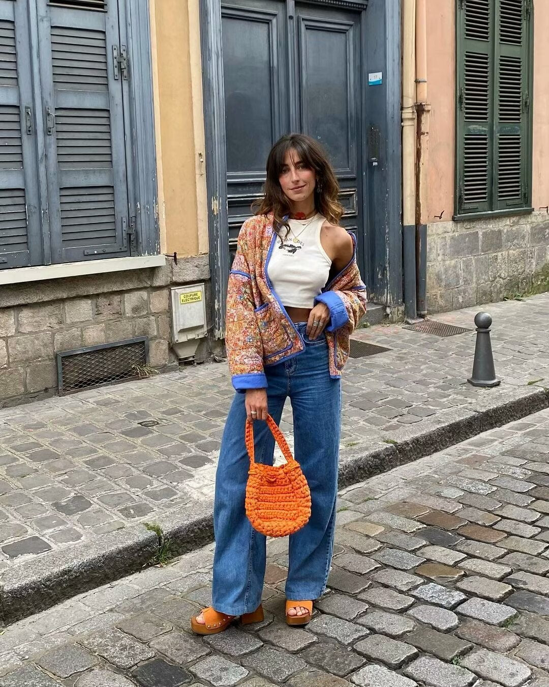 Jaqueta pequena com estampa floral e bolso de algodão com ombro caído - Laranja