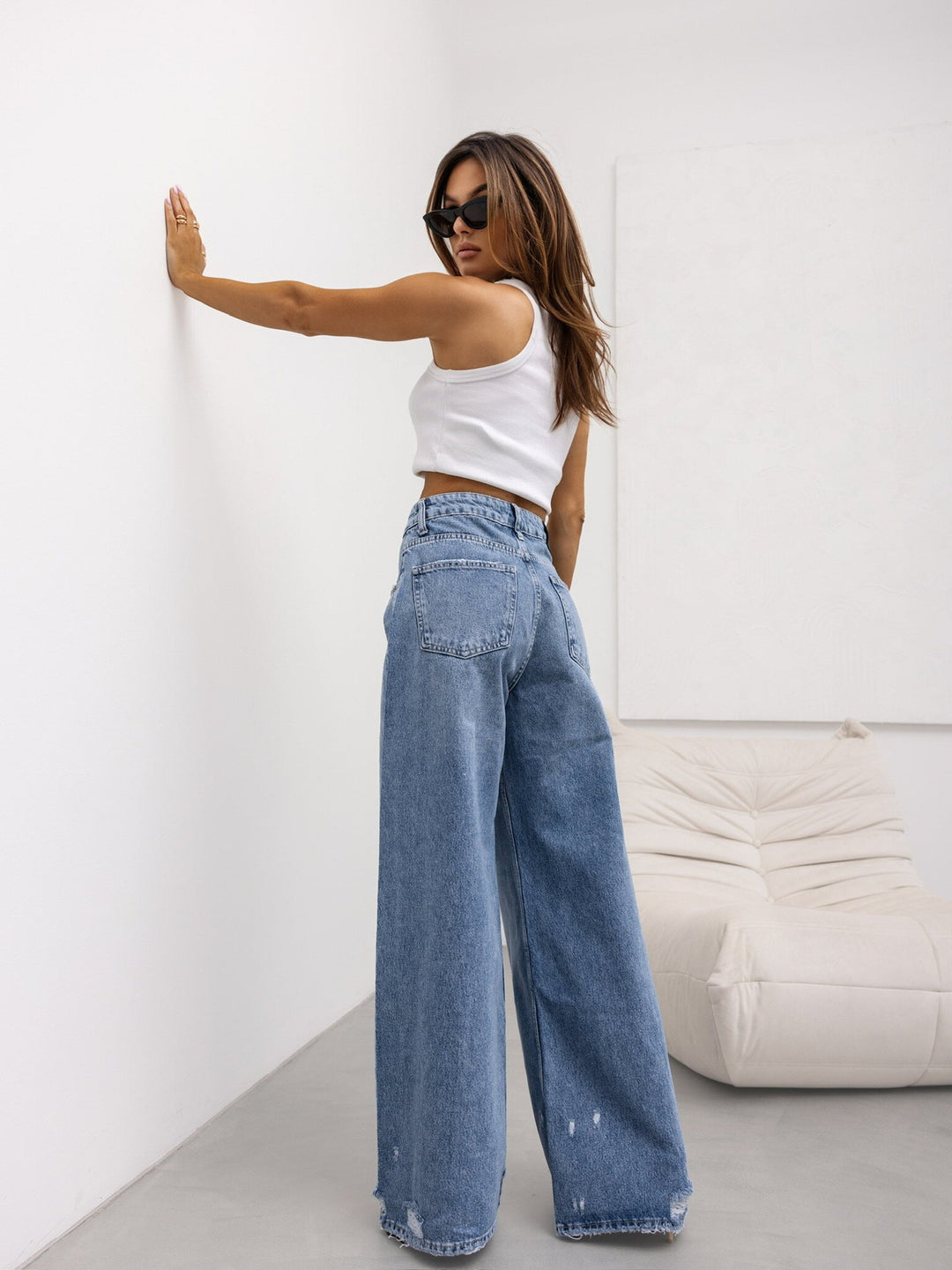 Hot Girls Mid-Waisted Straight Leg Wide-Leg Jeans