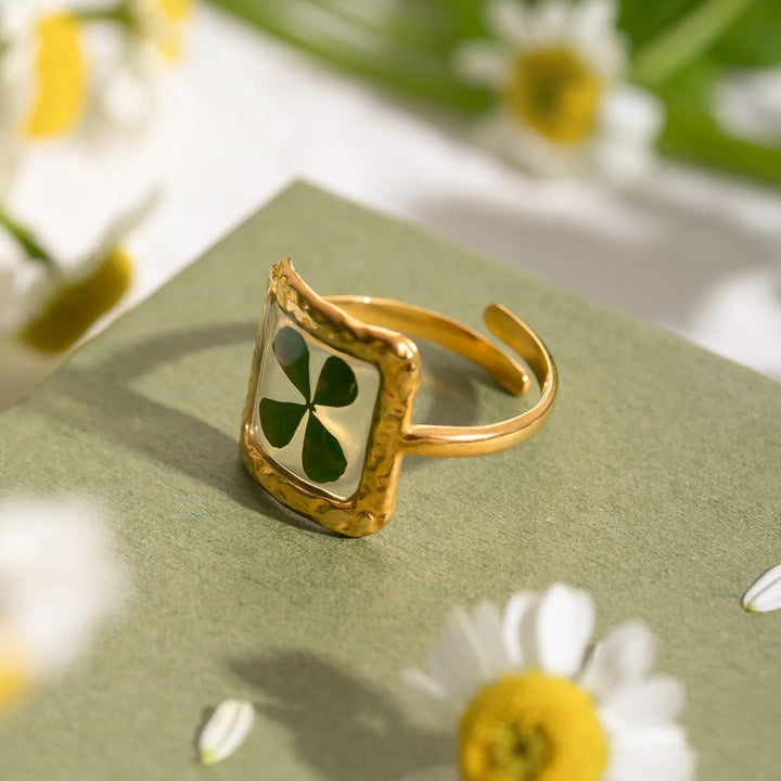 Anello retrò con fiore eterno