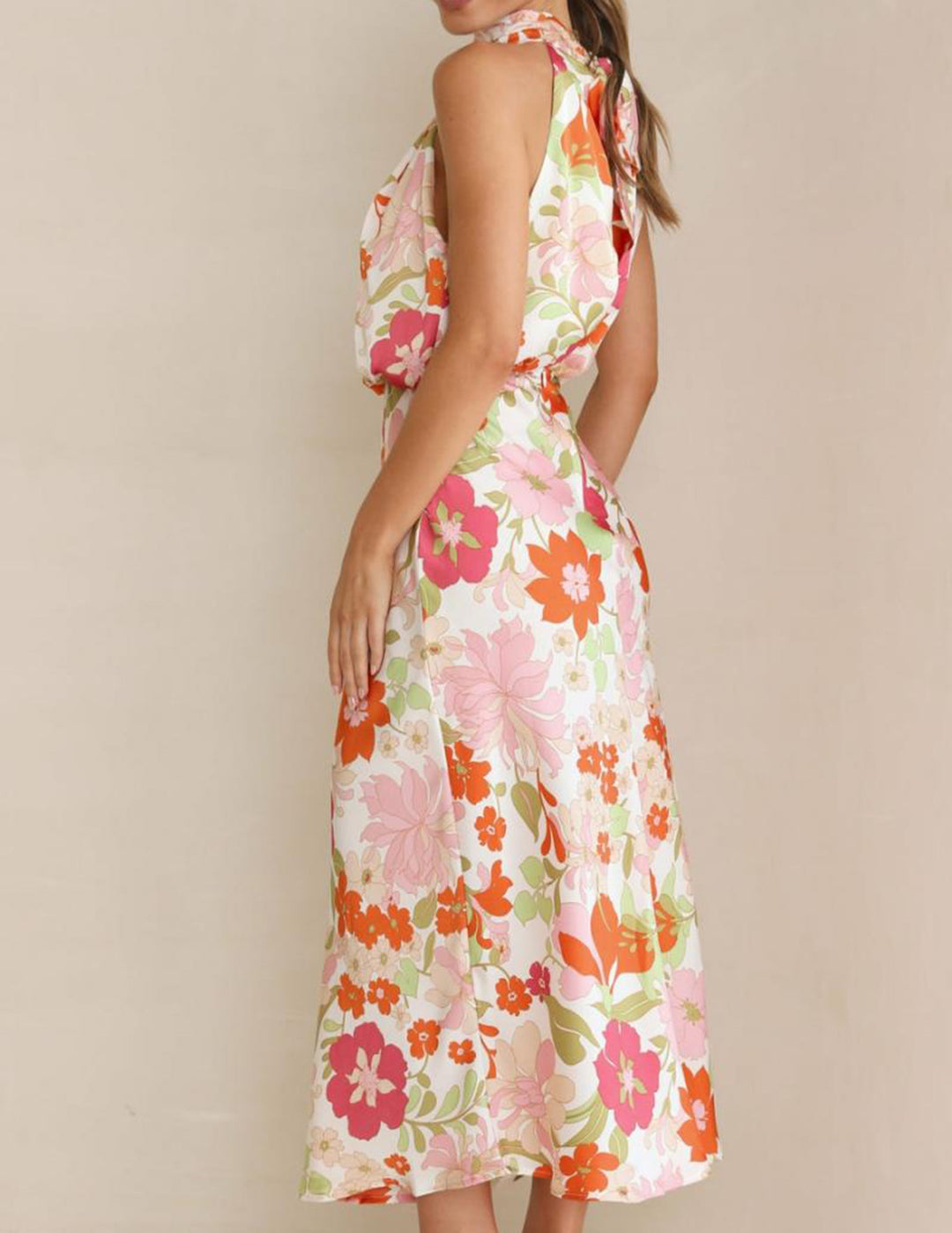 Vestido maxi floral com decote halter e cintura elástica