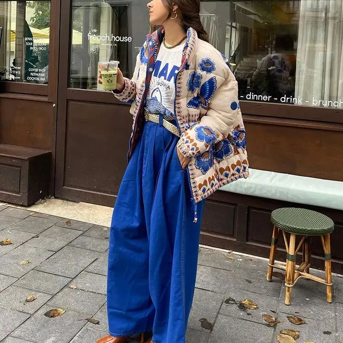 Veste à épaules tombantes et imprimé floral bleu