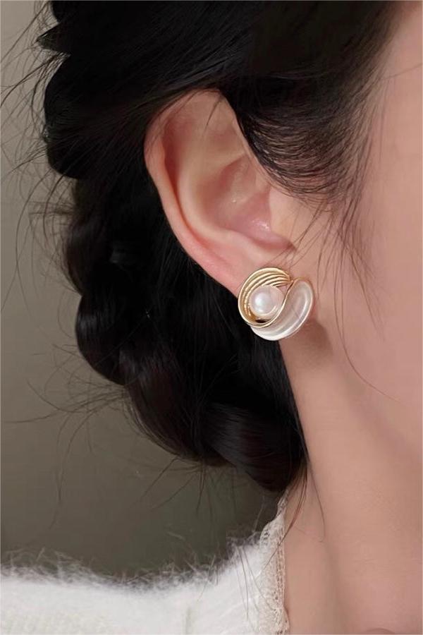 Faux Pearls Stud Earings