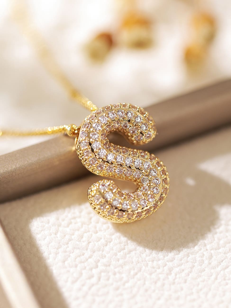 Pavé Bubble Letter Monogram ketting